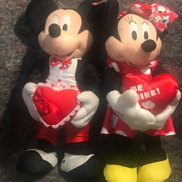 Disney Mickey and Minnie Valentine Greeter Plush 24” holding hearts NWT - Picture 1 of 8